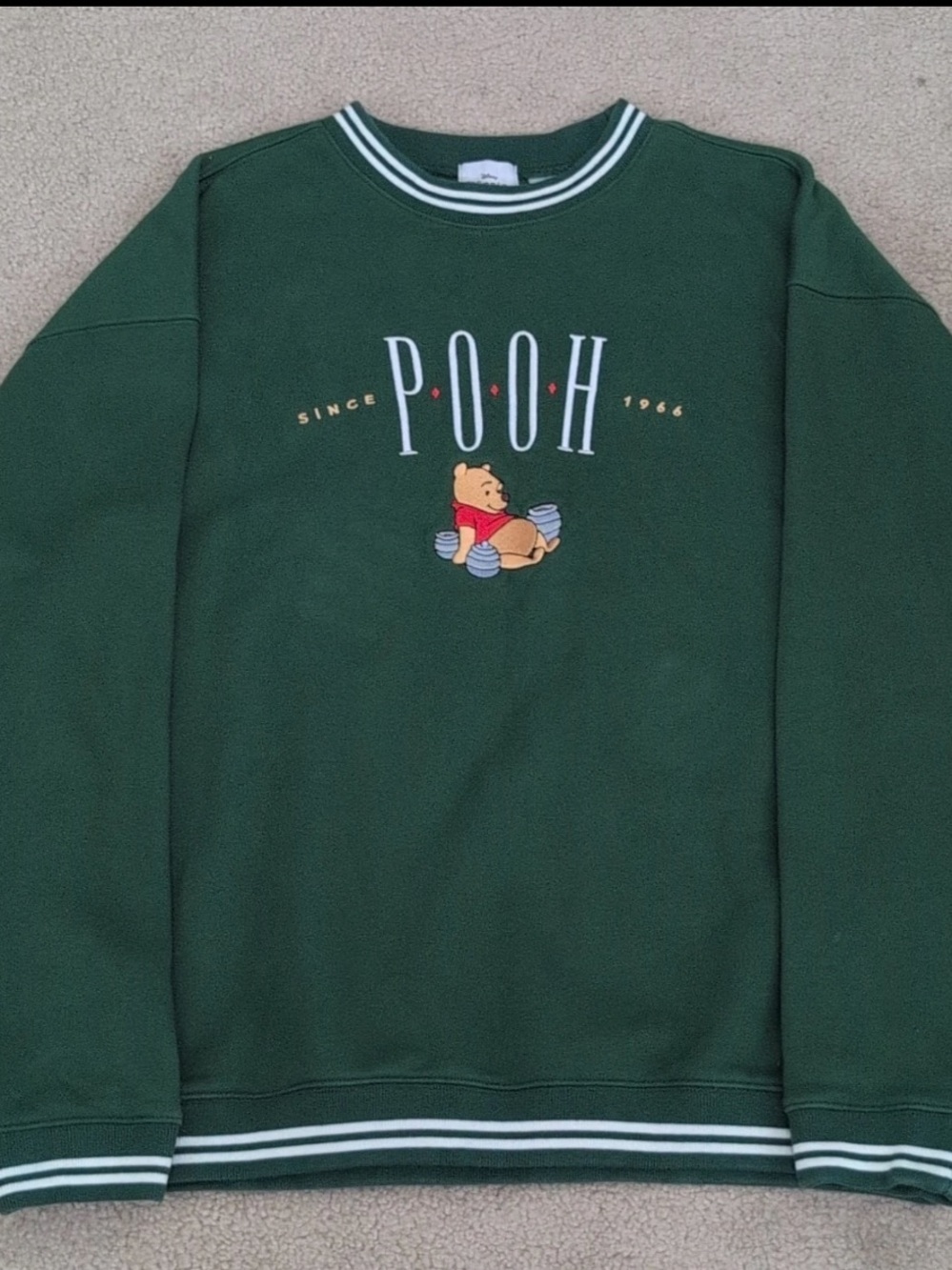 Disney Winnie the Pooh Green Crewneck Embroidered Graphic Pullover Sweater Sz M